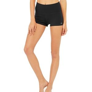 alo aura shorts black xs